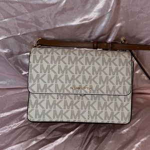 Micheal Kors crossbody bag